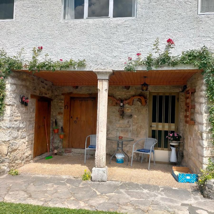 Turismo En Babia Bajo Los Nidos San Emiliano المظهر الخارجي الصورة