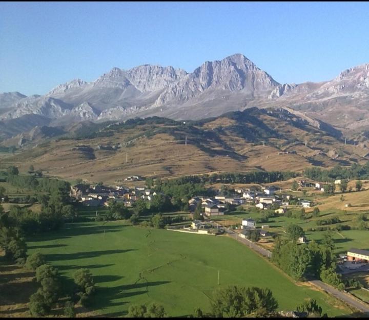 Turismo En Babia Bajo Los Nidos San Emiliano المظهر الخارجي الصورة
